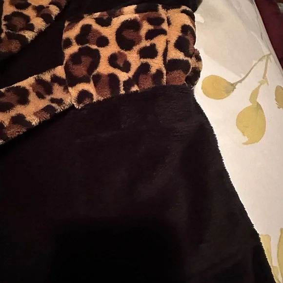 Beautiful Robe - Picture 5 of 8